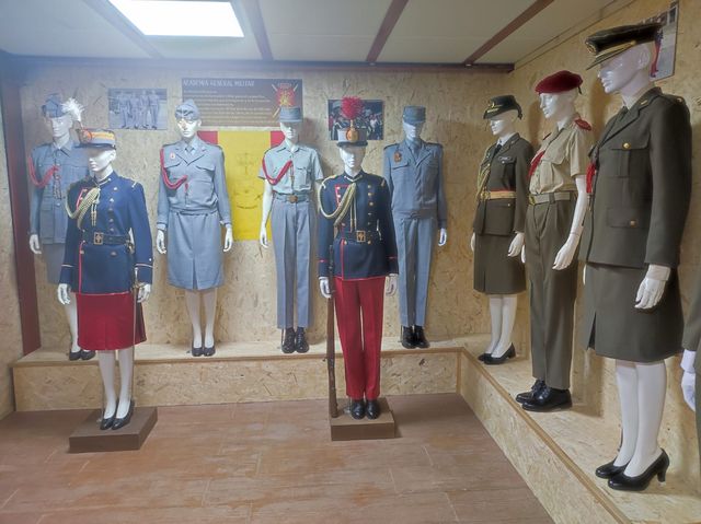 Fotografía 1 de 72 de la exposición «Mujer y Guardia Civil» en Navaleno (Soria)