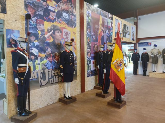 Fotografía 45 de 72 de la exposición «Mujer y Guardia Civil» en Navaleno (Soria)