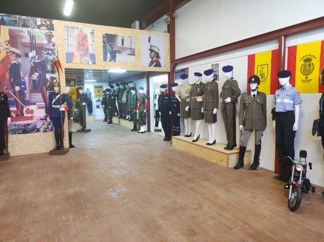 Fotografía 53 de 72 de la exposición «Mujer y Guardia Civil» en Navaleno (Soria)