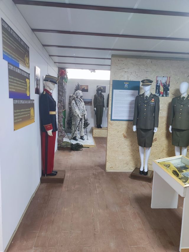 Fotografía 63 de 72 de la exposición «Mujer y Guardia Civil» en Navaleno (Soria)