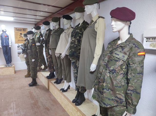 Fotografía 23 de 72 de la muestra de la exposición «Mujer y Guardia Civil»