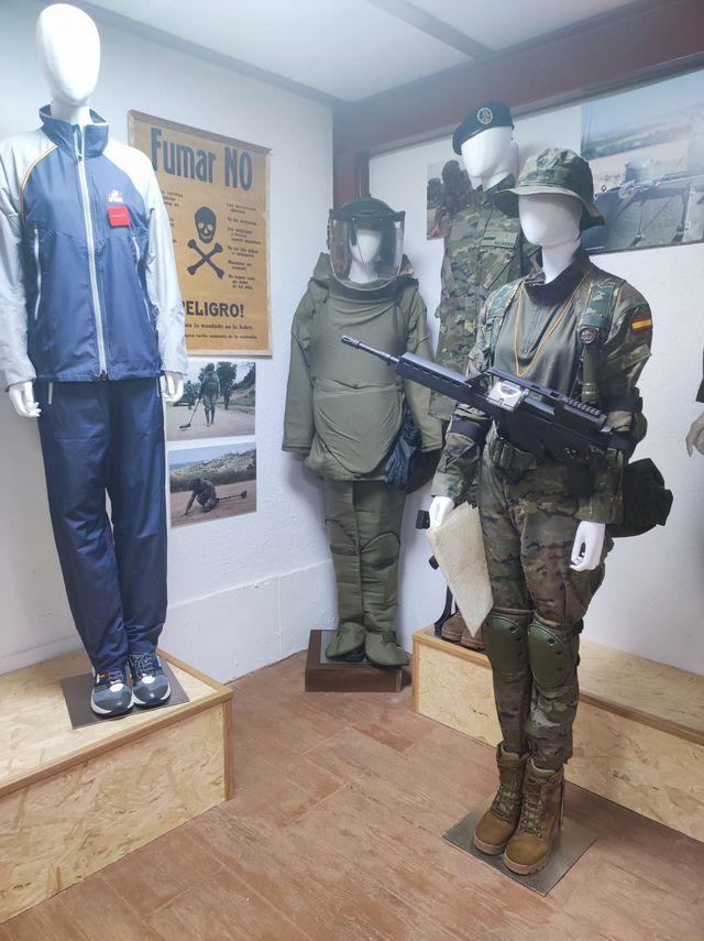 Fotografía 27 de 72 de la muestra de la exposición «Mujer y Guardia Civil»