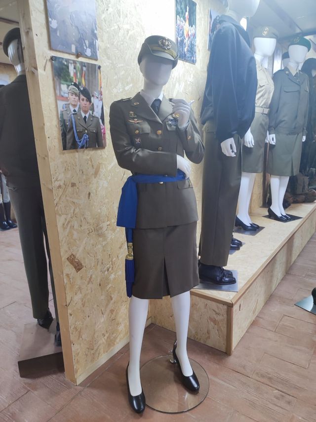 Fotografía 34 de 72 de la muestra de la exposición «Mujer y Guardia Civil»