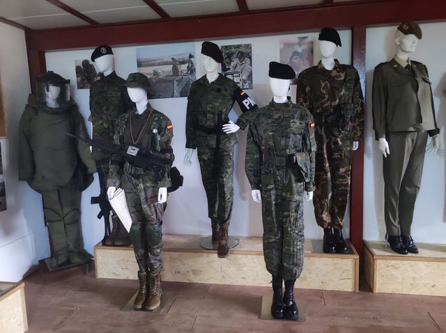 Fotografía 38 de 72 de la muestra de la exposición «Mujer y Guardia Civil»