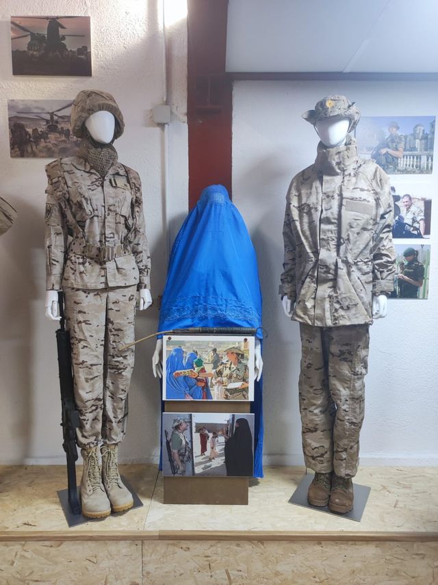 Fotografía 40 de 72 de la muestra de la exposición «Mujer y Guardia Civil»