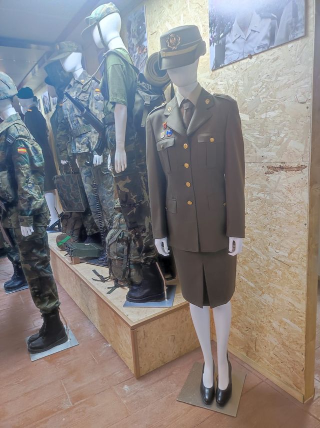 Fotografía 42 de 72 de la muestra de la exposición «Mujer y Guardia Civil»
