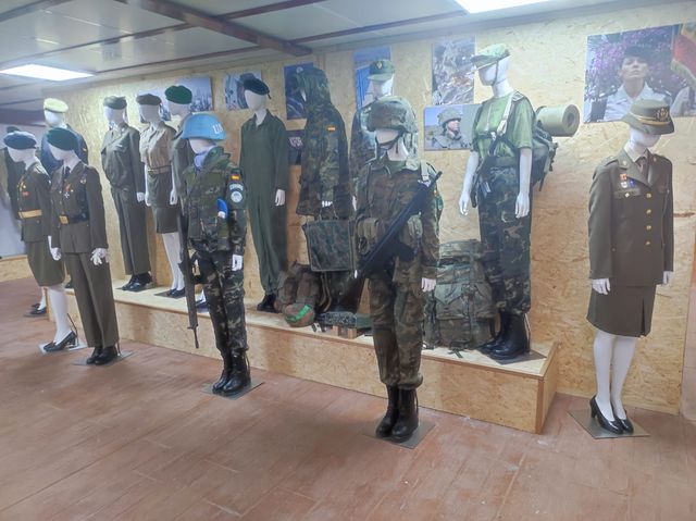 Fotografía 44 de 72 de la muestra de la exposición «Mujer y Guardia Civil»