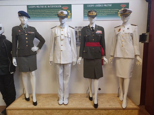 Fotografía 58 de 72 de la muestra de la exposición «Mujer y Guardia Civil»