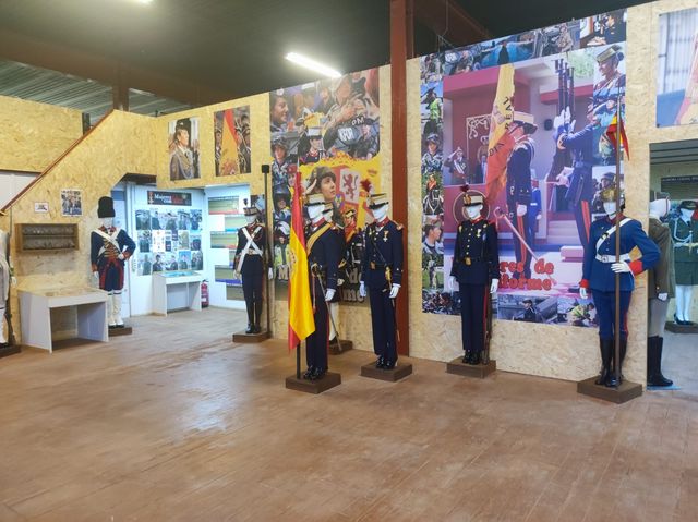 Fotografía 60 de 72 de la muestra de la exposición «Mujer y Guardia Civil»